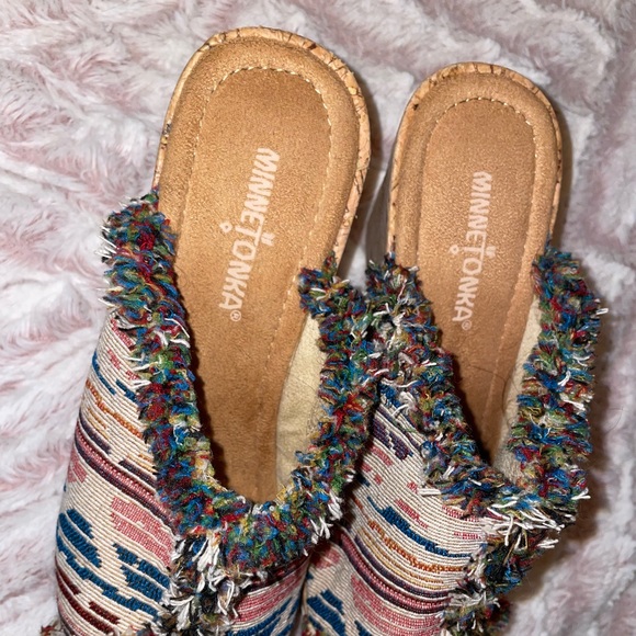 Minnetonka Wedges. Heel. Tan. Size 7 - Picture 4 of 5